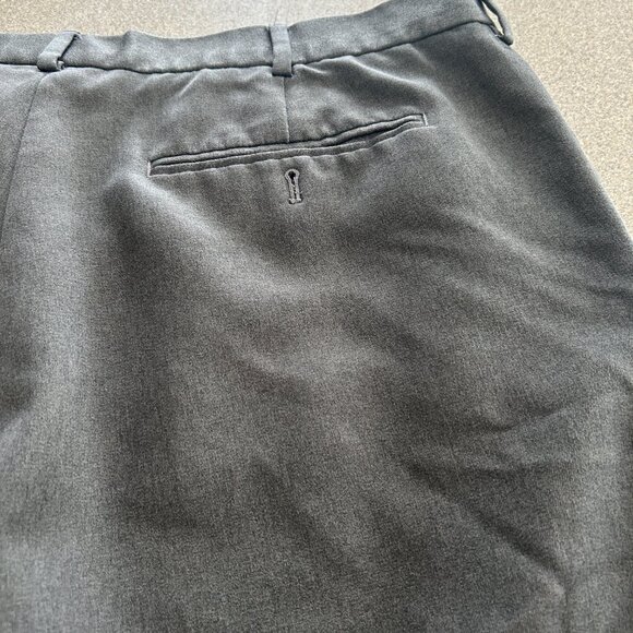 Van Heusen Traveler Dress Pants - Black (Charcoal) - Size 40/32 - Picture 8 of 10